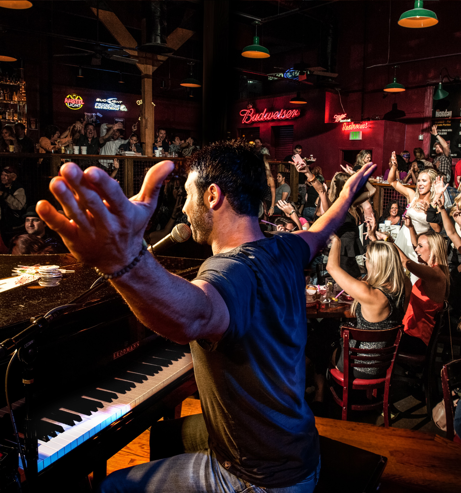 Shout House Gaslamp