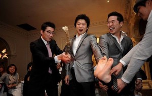 korean wedding tradition beeting grooms feet